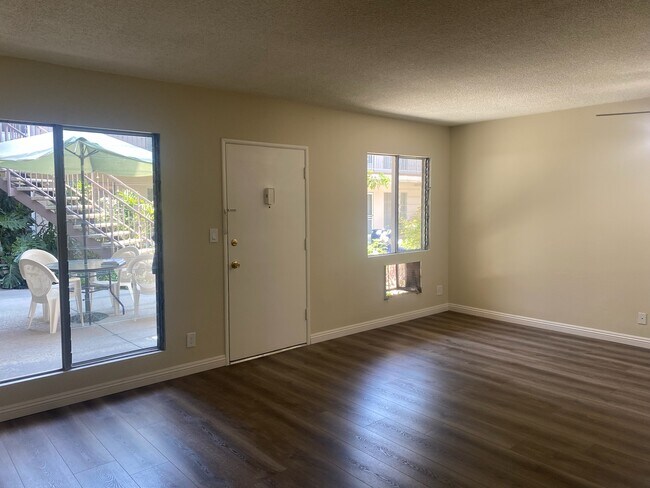 Modelo A - Tarzana Gardens