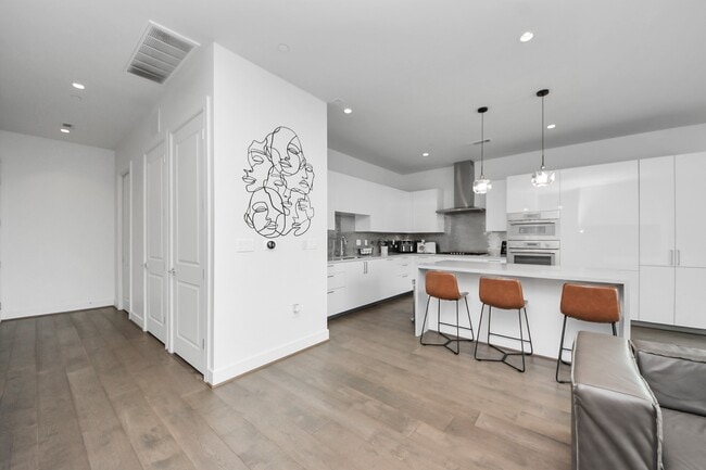 Foto del edificio - 4521 San Felipe St
