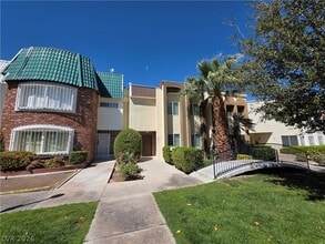 Building Photo - 3412 Townhouse Dr