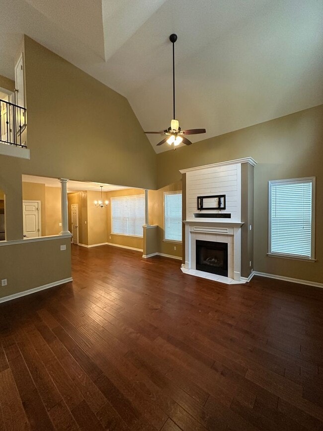 Photo - Completely fresh 3 bd 2.5 bath on Island Pet allowed with owner approval. All appliances included... House