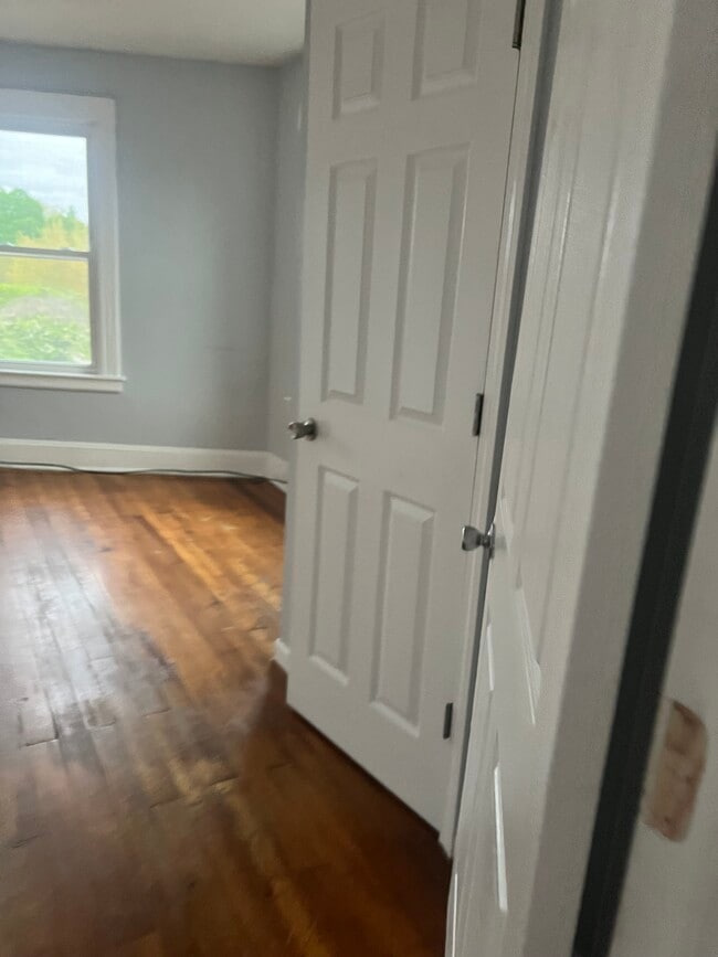 Building Photo - 757 Maple Ave