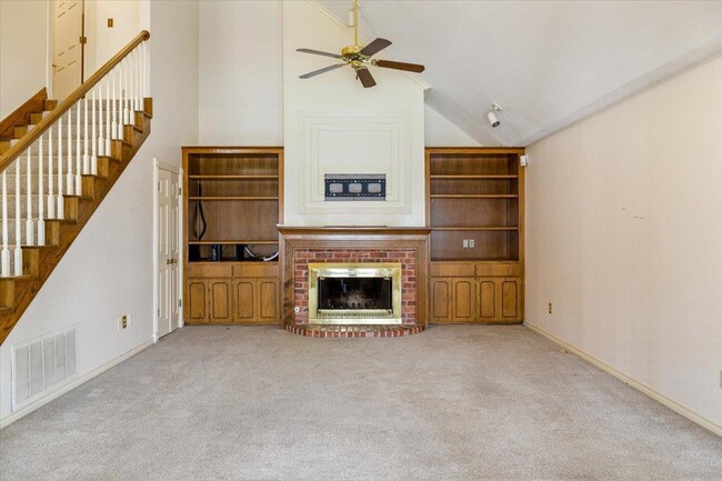 Building Photo - 603 NW Waterford Dr