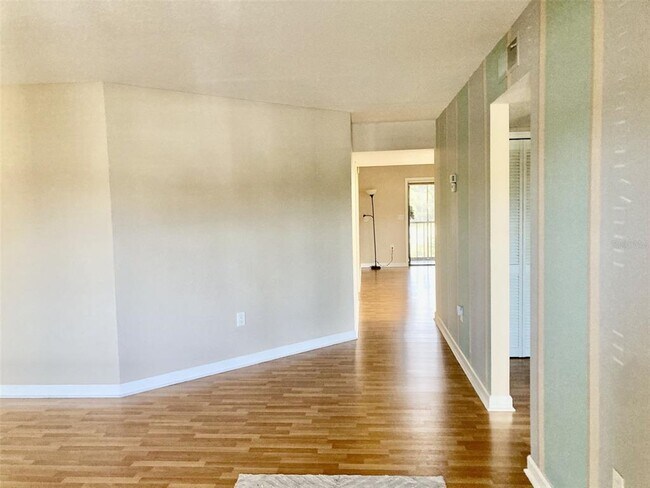 Building Photo - 305 30th Ave W