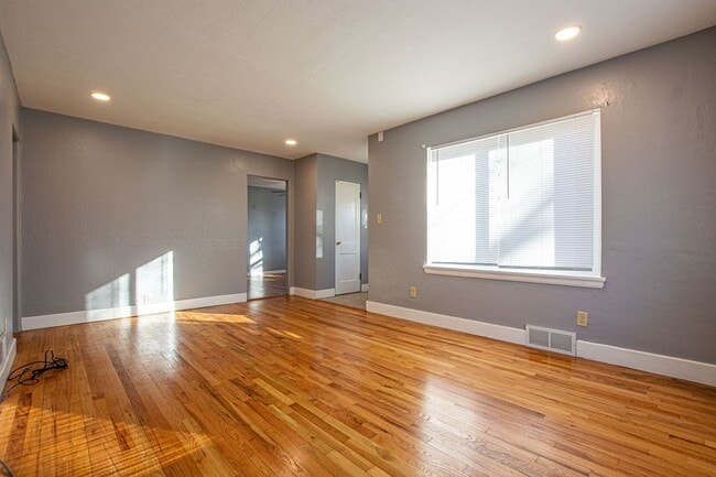 Building Photo - 62-63 Country Club Rd.