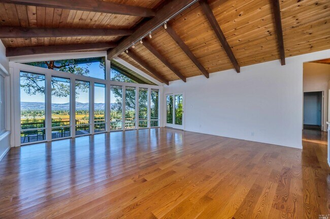Foto del edificio - 3051 Redwood Rd