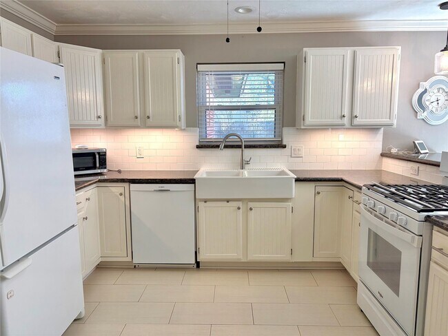 Foto del edificio - 5019 Poinciana Dr