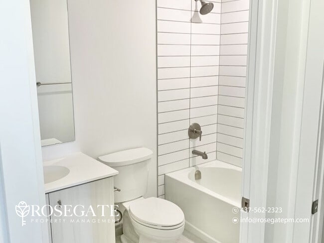 Photo du bâtiment - Modern 1-Bedroom Condo with Balcony, Internet & Parking in Downtown Kitchener