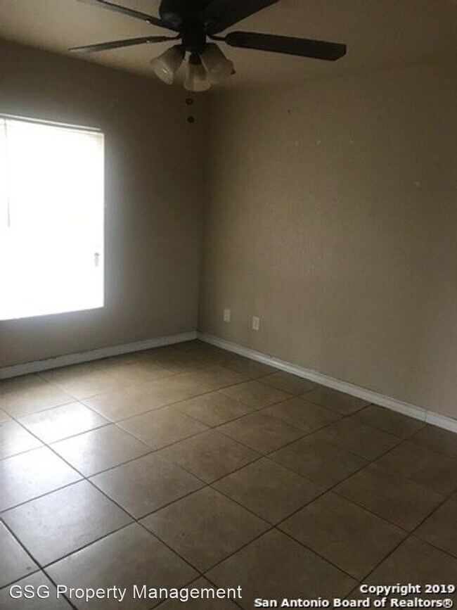 Foto del edificio - 1318 Neer Ave