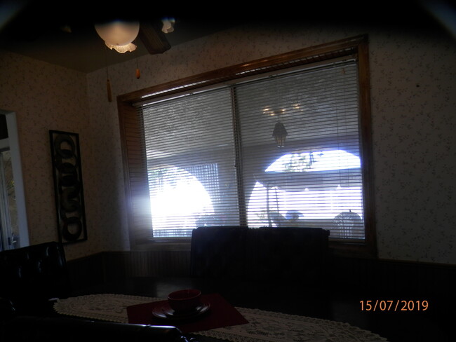 Dining room has ceiling fan - 1050 Alta Ave