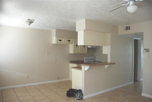 Building Photo - 13541 Castilian Dr
