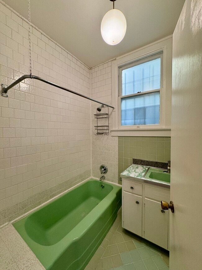 Foto del edificio - 1717 Jones St