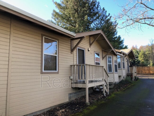 Building Photo - 475 Scenic Dr