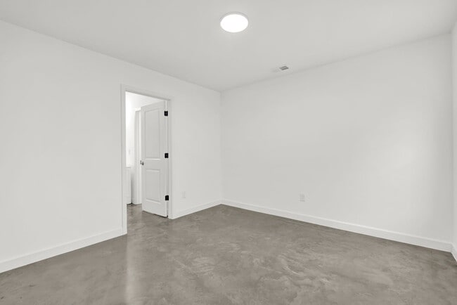 Building Photo - 2855 Choctaw Ave