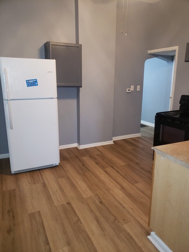 Kitchen - 1007 6th Ave