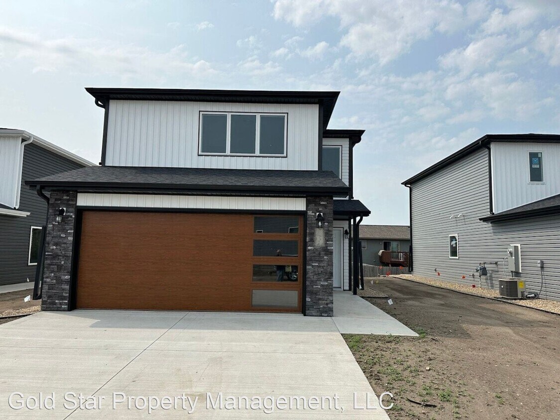 3 br, 2.5 bath House 131 Marshall Loop House Rental in Bismarck, ND