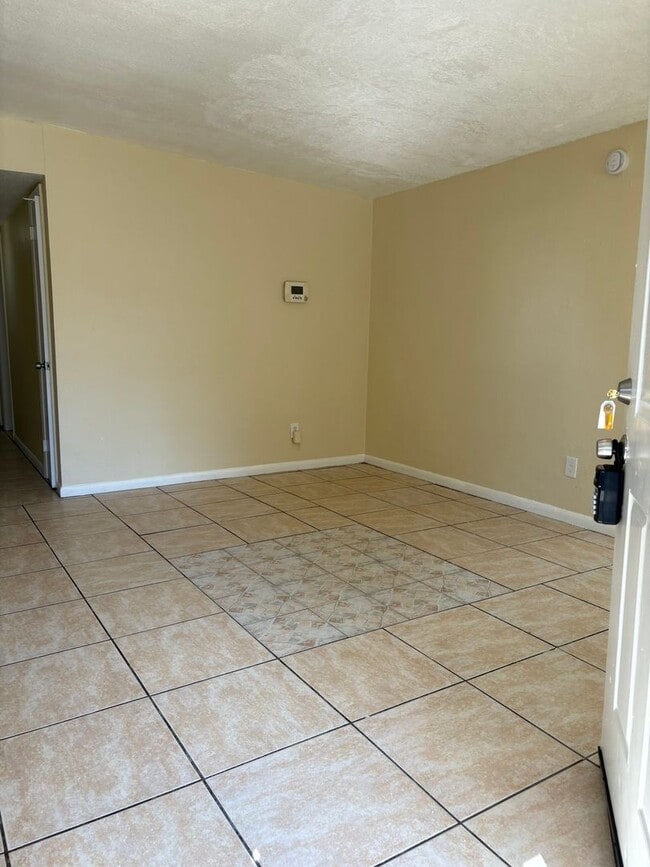 Foto del edificio - 3 Bedroom 1.5 Bathroom Home For Rent - Close to Downtown St Petersburg