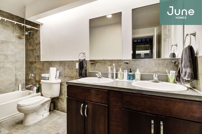 Building Photo - Queen room in 5-bed/2.0-bath Home