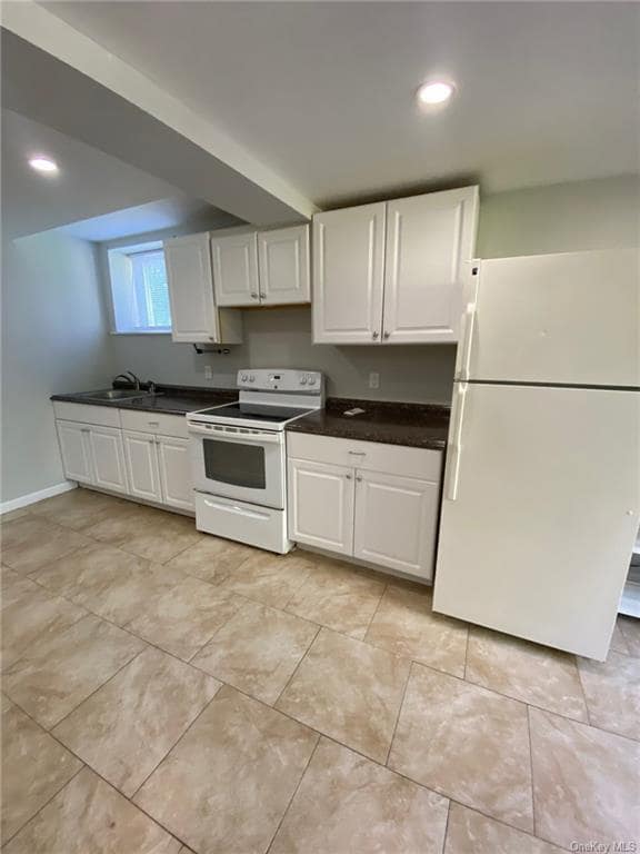 Building Photo - 3030 Ferncrest Dr