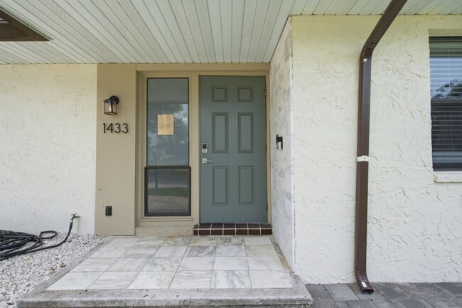 Foto del edificio - 1433 Ellison Ln