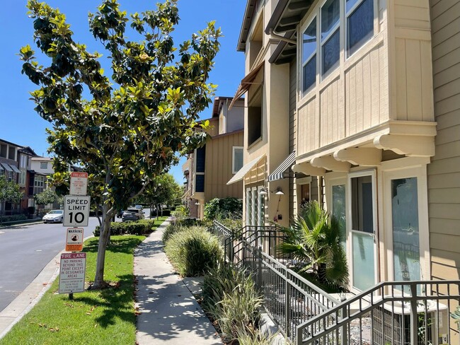 Building Photo - 282 Tustin Field Dr