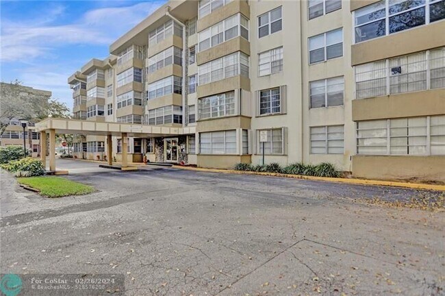 Foto del edificio - 6600 Cypress Rd