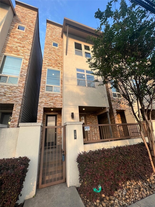 Building Photo - 194 Harvard St