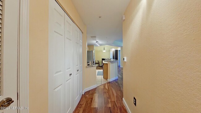 Building Photo - 440 S Villa San Marco Dr