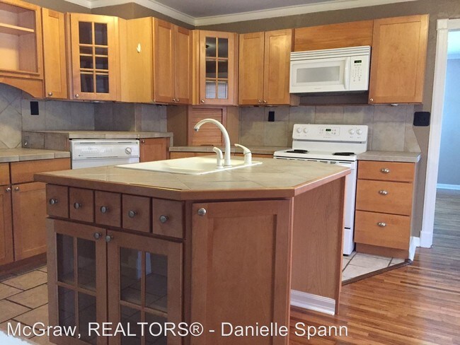 Foto del edificio - 5703 E 3rd St