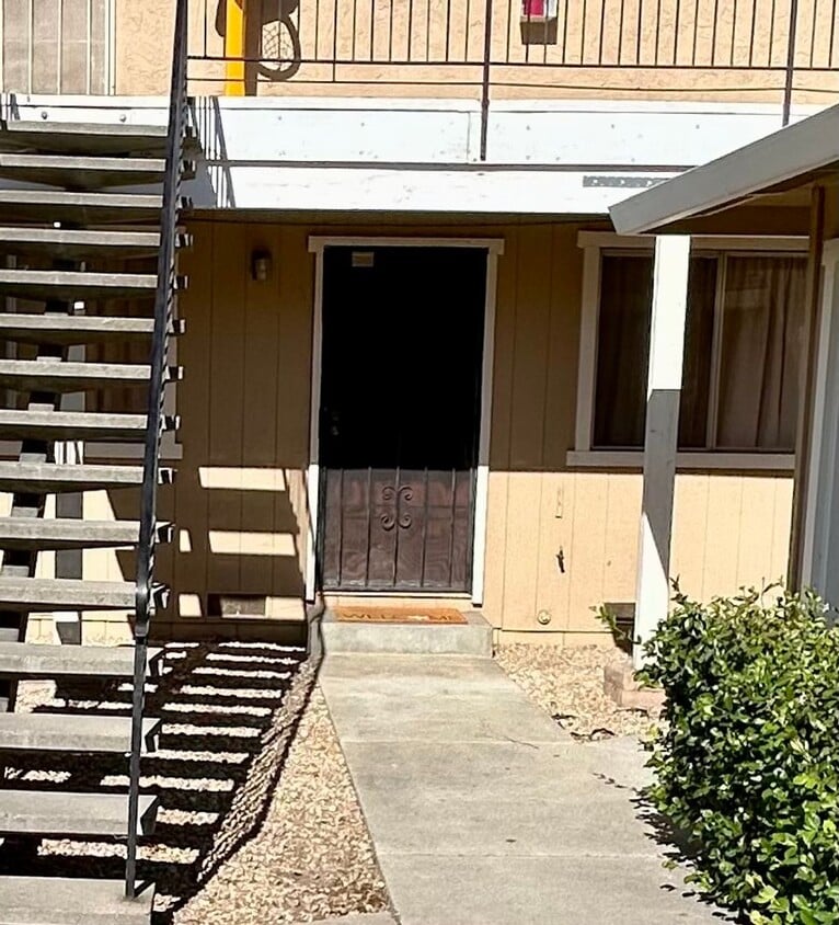 Building Photo - One Bedroom One Bathroom Apartment