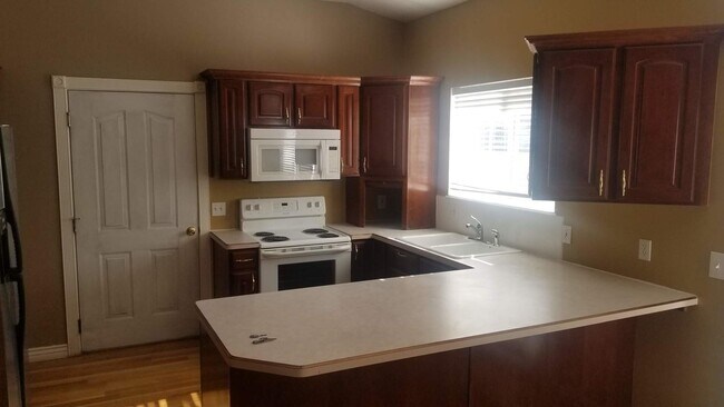 Building Photo - Great 4 Bed 2 Bath Home