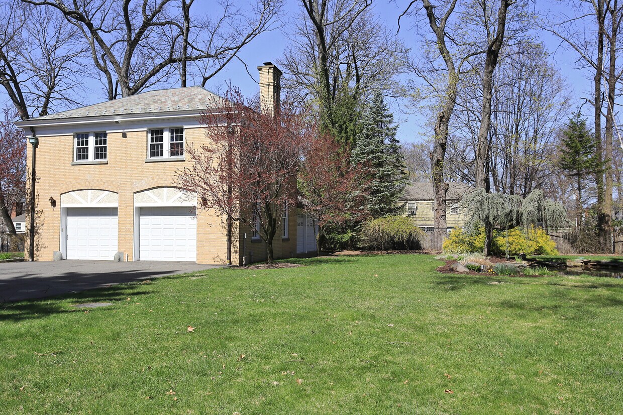 Primary Photo - 64 Canfield Rd