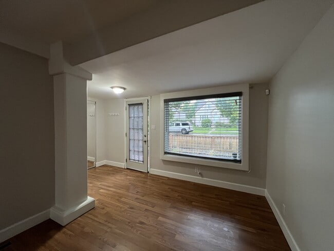 Building Photo - 289 Roseberry St