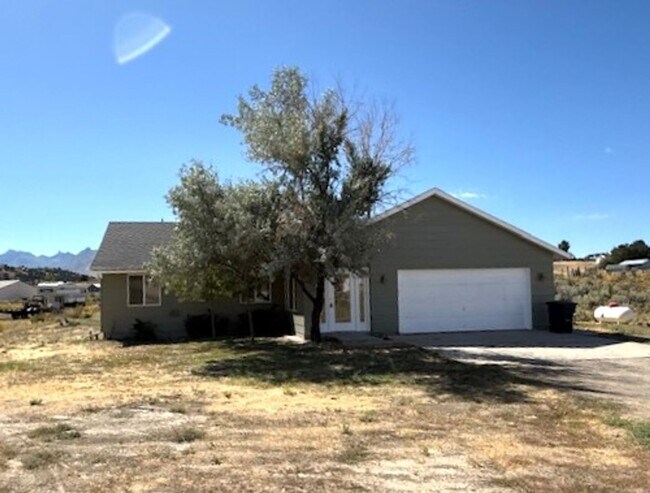 Foto del edificio - 3 bedroom house in Spring Creek with garage
