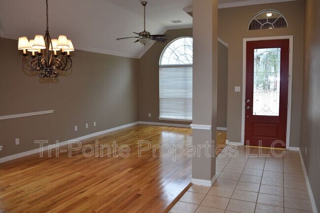 Building Photo - 2913 Heather Wood Dr