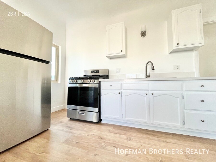 Foto principal - 4630 Pickford St