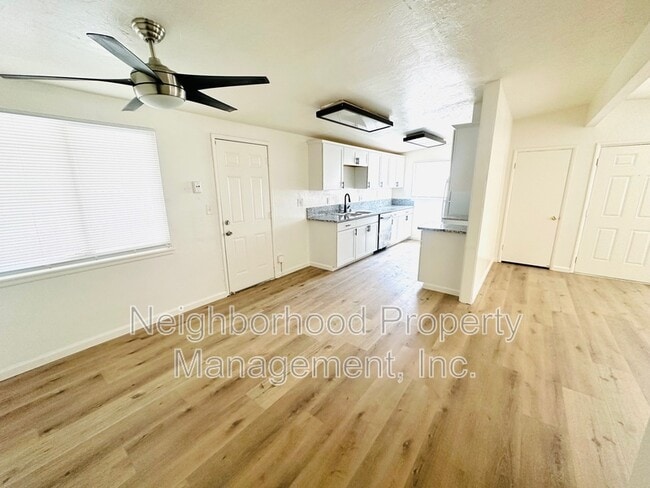 Foto del edificio - 1126 W Birch Ave