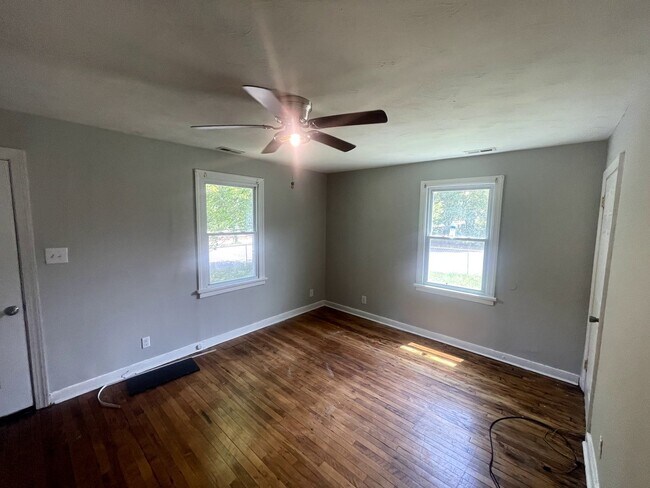 Building Photo - Charming Two Bedroom One Bath Rancher Awai...
