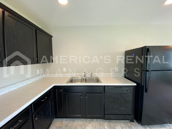Building Photo - Home for Rent in Talladega, AL!!! Availabl...