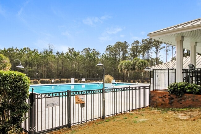 Building Photo - 2599 Twin Leaf Ct SE