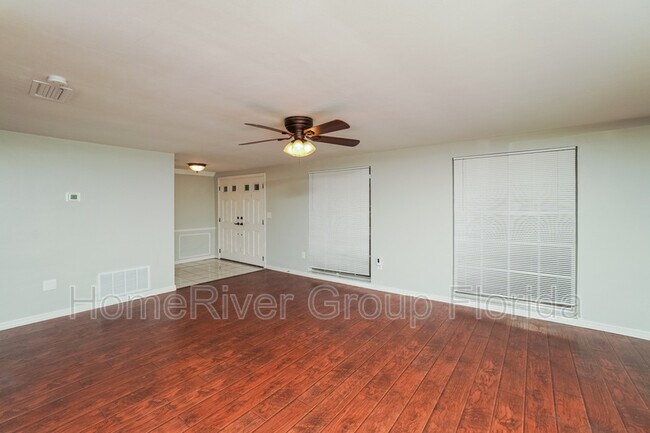 Foto del edificio - 3618 Springfield Dr