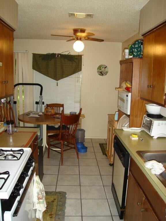 Foto del edificio - 10805 Lambert Cir