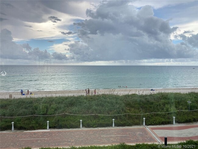Building Photo - 5401 Collins Ave