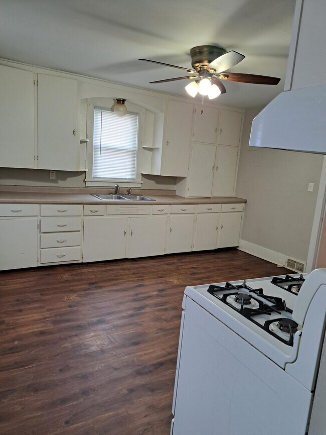 Building Photo - 434 N Lemon Ave