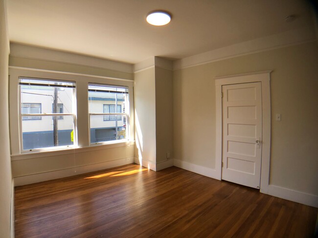 Foto del edificio - Remodeled 1 BR 1 BA**Great Location**Dishw...