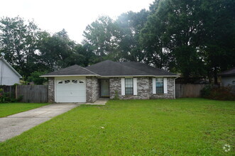 Building Photo - 304 Green Oak Dr