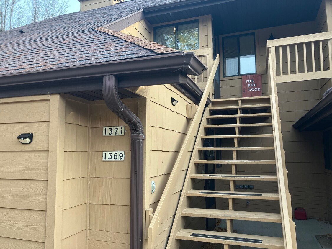 Primary Photo - 1371 W 18th Ave