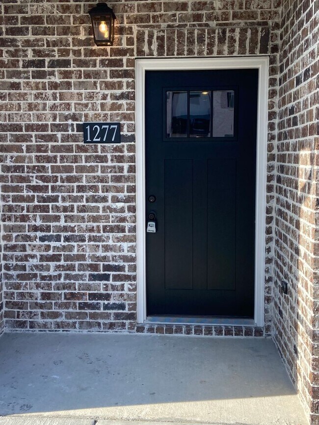 Building Photo - For Lease - 3 Bed, 2.5 Bath, 1524 Sqft Tow...