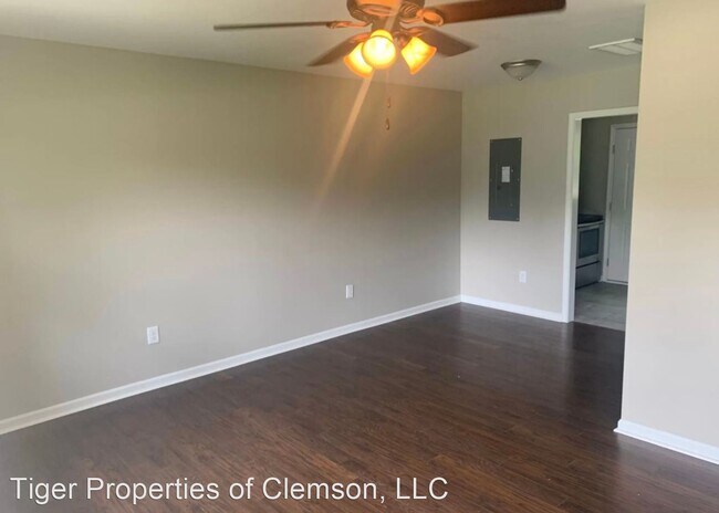Foto del edificio - 2 br, 1 bath House - 304 S Elm St