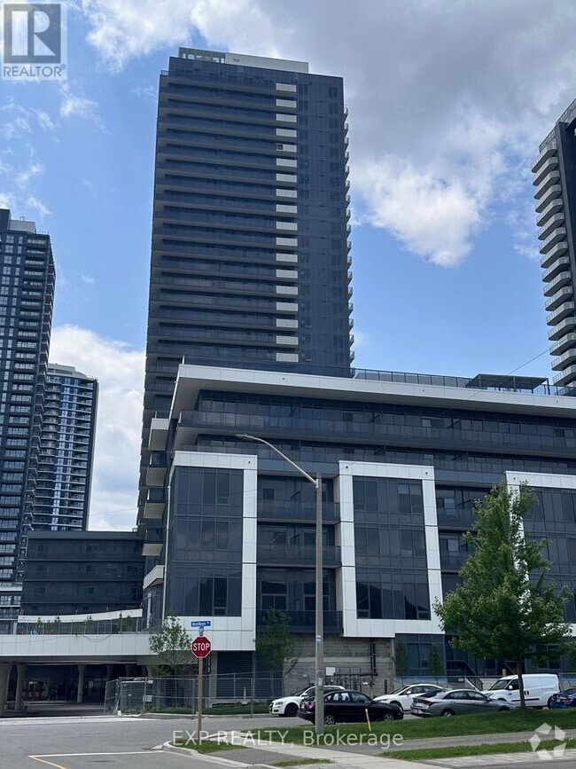 Building Photo - 5105-5105 Hurontario St