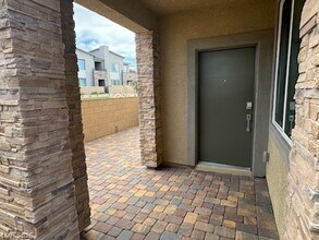 Building Photo - 2552 Venetia Pointe St